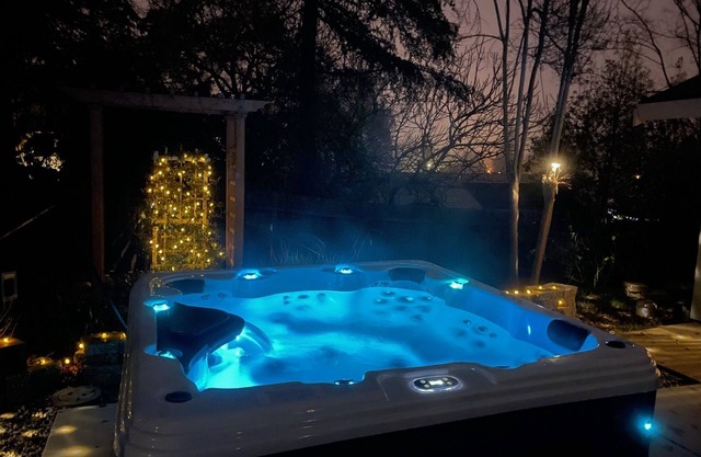 Cozy 5BR Ranch Home with Hot Tub in Quiet Folsom Neighborhood