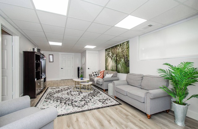 Cozy Adventure Basement Getaway for Groups Sleeps 5