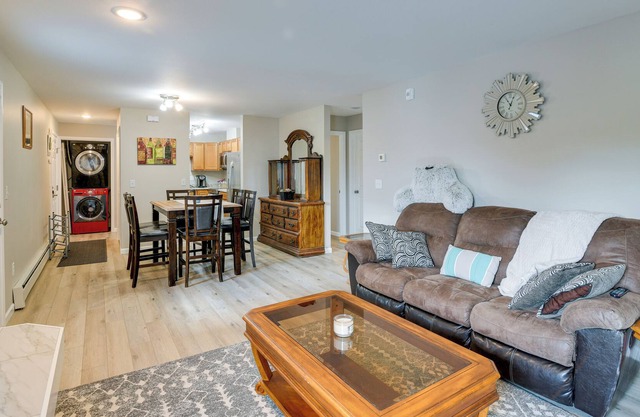 Cozy Anchorage Apartment w/ Gas Fireplace!