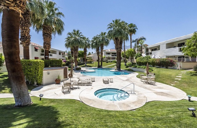 Cozy and Hip Condo in Awesome Palm Springs Neighborhood