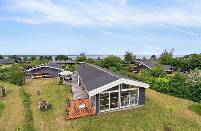 Cozy and large summer house near Roskilde Fjord