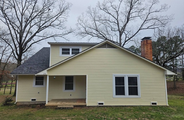 Cozy and private family farmhouse nestled near the Ozark National Forest