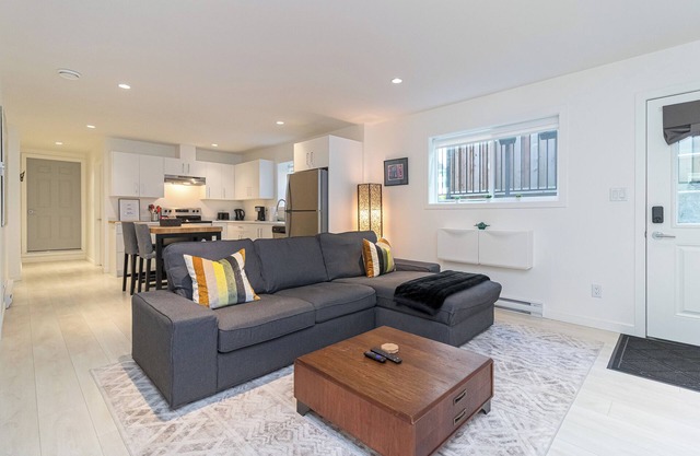 Cozy and spacious home-away-from-home just 25 minutes from downtown Victoria!