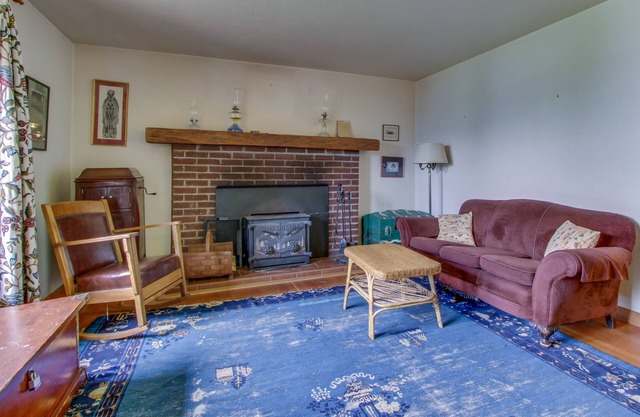 Cozy and Warm Lakefront Home with Great Views, Large Deck, Free WiFi, and Dock