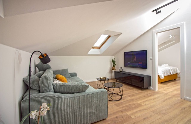 Cozy apartment 2 min walk from beach and 15 min walk from old town