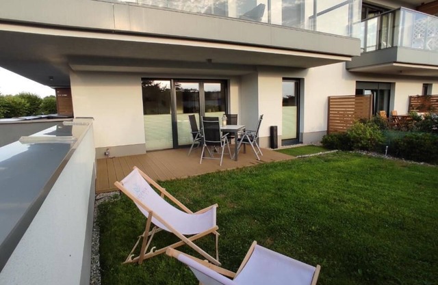 Cozy apartment (45m²) with garden & balcony, 50m from the beach