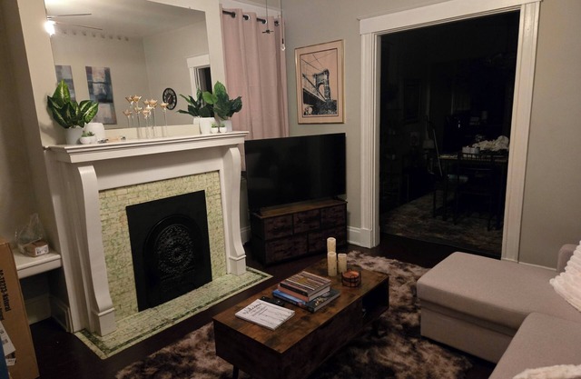 Cozy apartment in charming Cincinnati with WiFi, AC