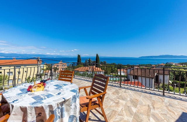 Cozy apartment in Lovran with kitchen