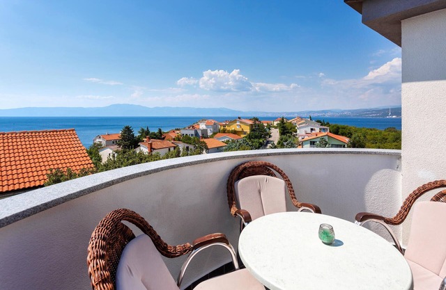 Cozy apartment in Omisalj with kitchen