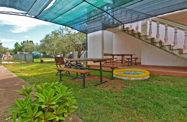 Cozy apartment in Peroj