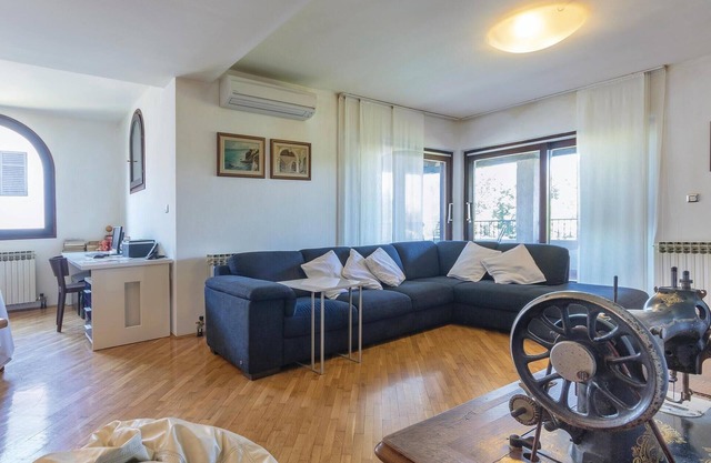 Cozy apartment in Pula with WiFi