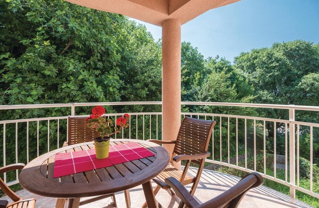 Cozy apartment in Rijeka with kitchen