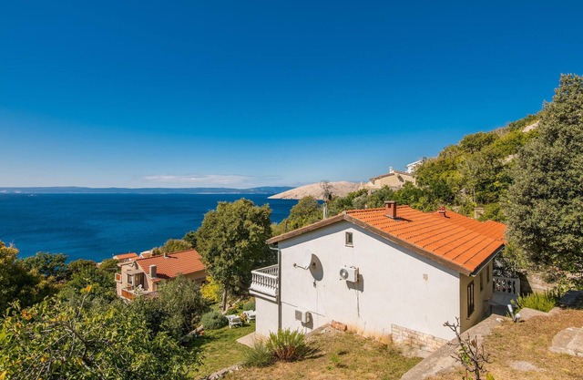 Cozy apartment in Stara Baska