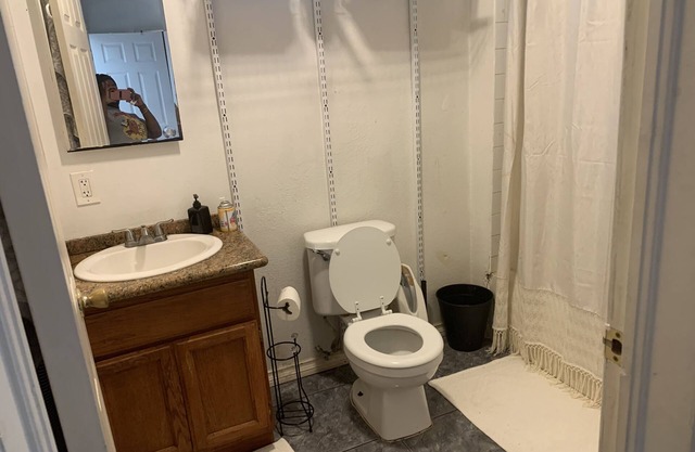 Cozy apartment, located near new Ram stadium