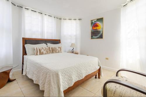 Cozy Apartment w/Ocean View, Pool & Beach Access