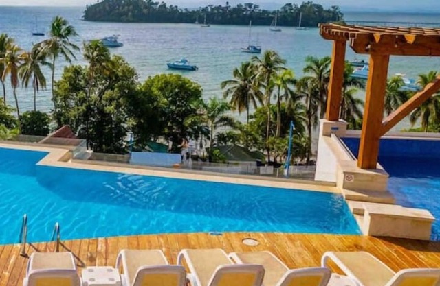 Cozy Apartment with Spectacular Bay View, Big Terrace, Full AC, Pool.