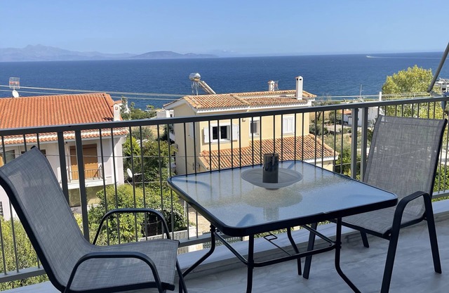 Cozy apt. 5 minutes from Kokkino Limanaki beach and close to airport