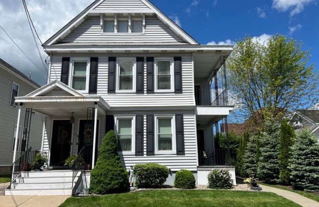 Cozy Autumn Stay Explore Saratoga & Stunning Fall Colors Nearby