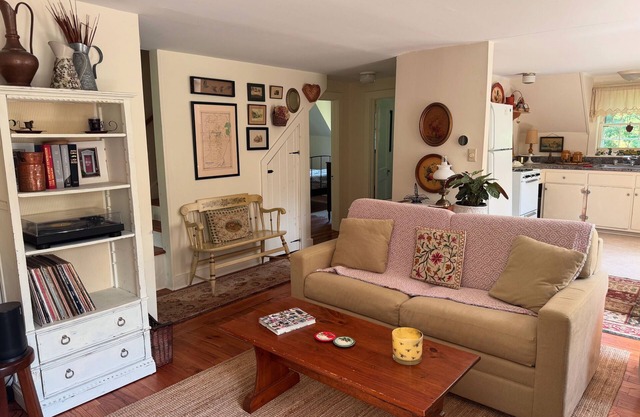 Cozy barn apartment in country setting in charming Litchfield