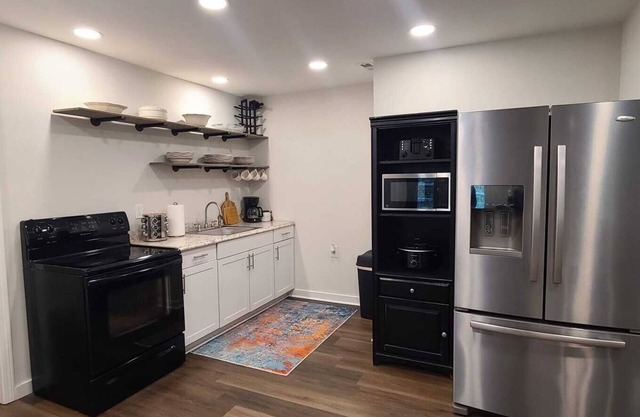 Cozy Basement Apt, Close to Athens