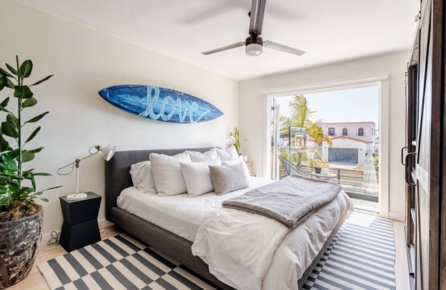 Cozy Beach Bungalow - Newly Remodeled! - Outdoor Dining and AC