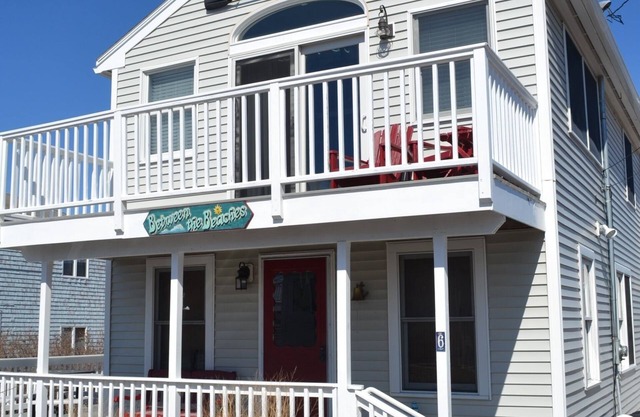 Cozy Beach House only a few steps to the beach