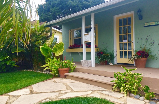 COZY BEACH HOUSE plus GUEST HOUSE neach unit 2 guests PET FRIENDLY