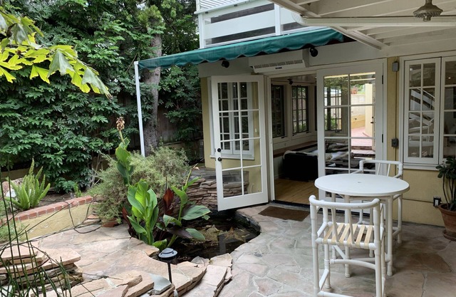 Cozy Beach House, Quiet, Private Garden, Blocks to Sand, Town