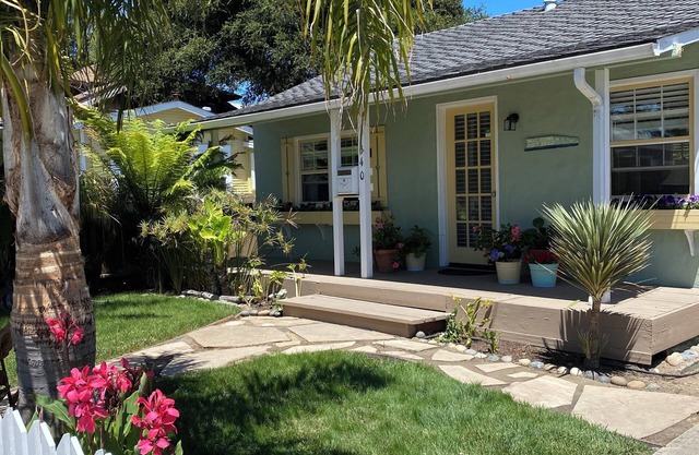 COZY BEACH HOUSE w/GUEST house sleeps 4 totalneach unit 2 guests PET FRIENDLY