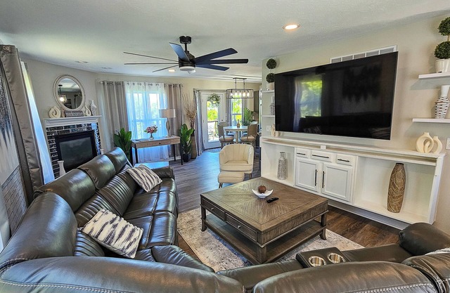 Cozy, Beautiful, Lovely Home Away from Home. Perfect for family re-unions!