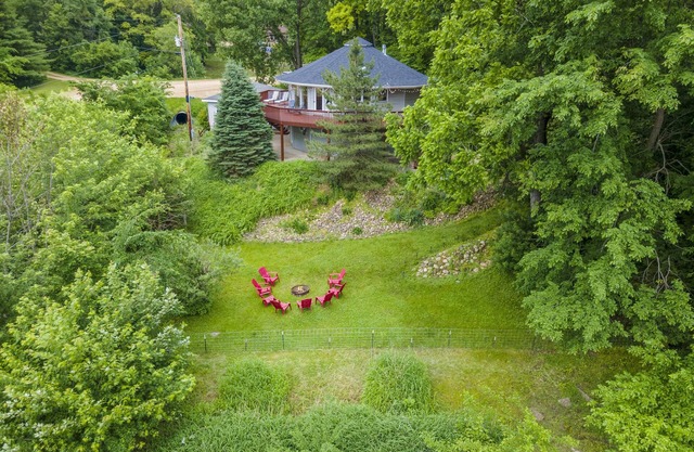 Cozy & Beautiful Riverfront Home | Perfect Getaway