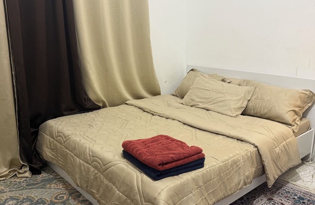 Cozy bedroom with WiFi in peaceful Abu DhabinPlz contact me before confirming