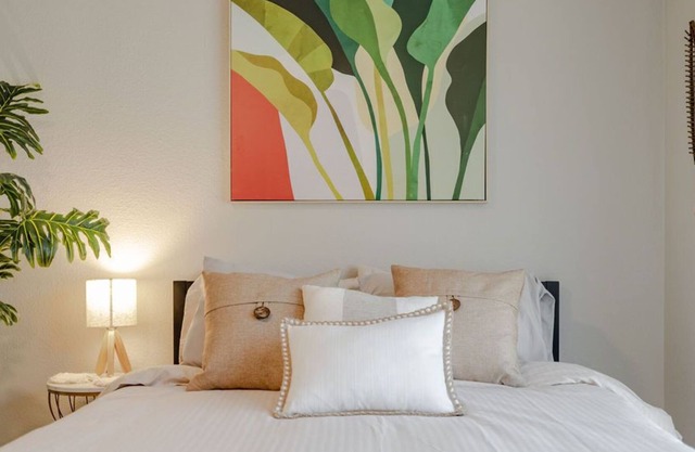 ☼Cozy Boho Studio☼Heart of ATX☼Pool,Gym☼Long Term☼