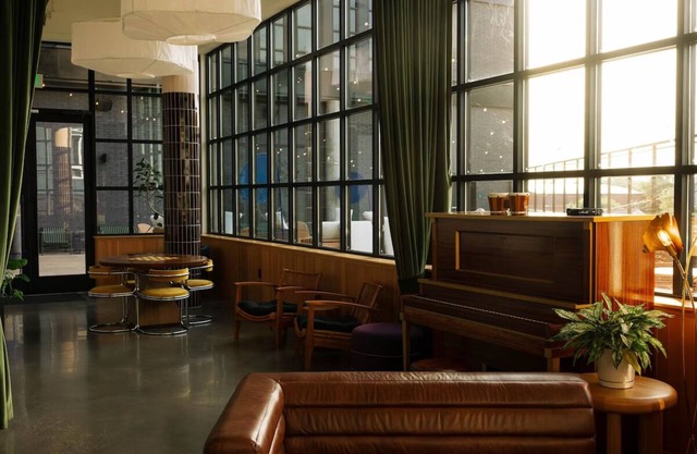 Cozy Boutique Stay w/Rooftop Bar & Stunning Skyline Views in East Nashville