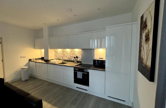 Cozy Bracknell Apartment With Modern Amenities