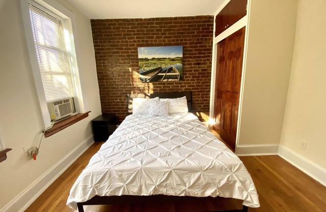 Cozy Brick Apartment Near Everything!