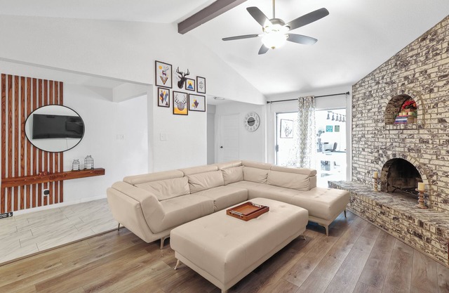 Cozy & Bright Getaway Home. Perfect Family Escape