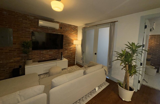 Cozy Brooklyn retreat central bklyn