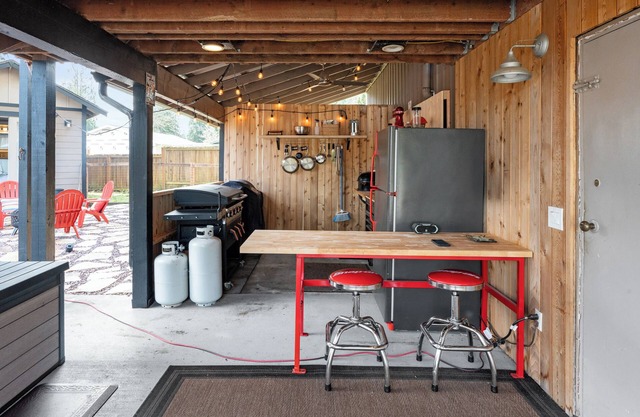 Cozy Bungalow W/Lake Access - Near Mt. Rainier