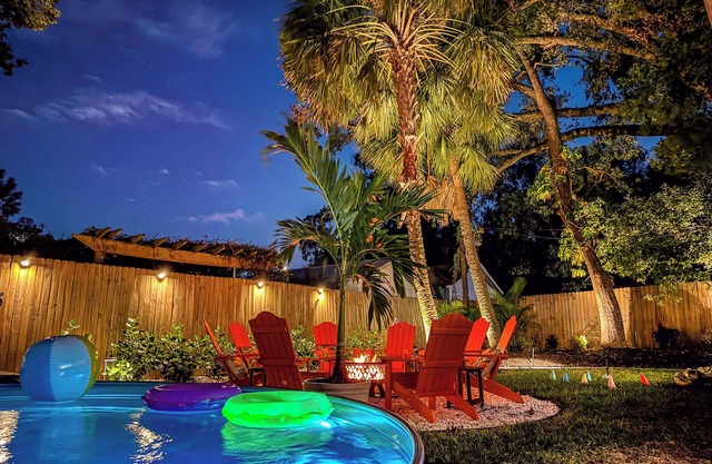 Cozy Bungalow with Private Hot Tub and Fire pit