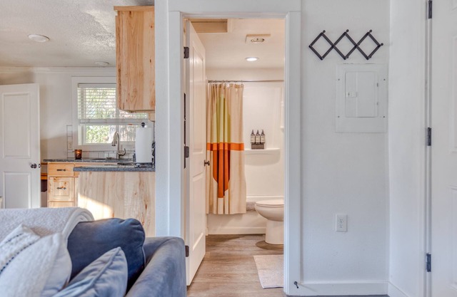 Cozy cabin at the base of Mt. Hood. Hot Tub /Close to Skiing /Pet Friendly