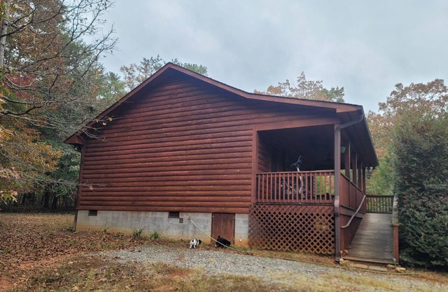 Cozy cabin in charming Columbus. Minutes from Equestrian Center, vineyards etc.