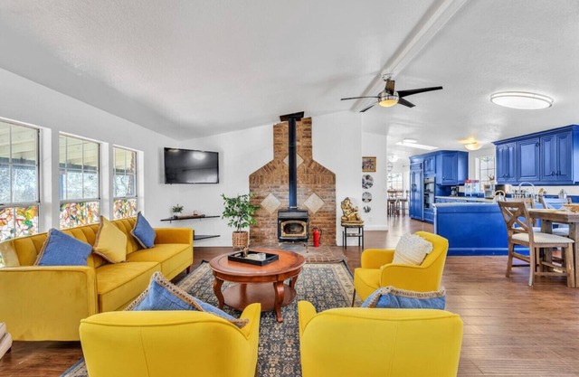 Cozy Cabin on 10 acres