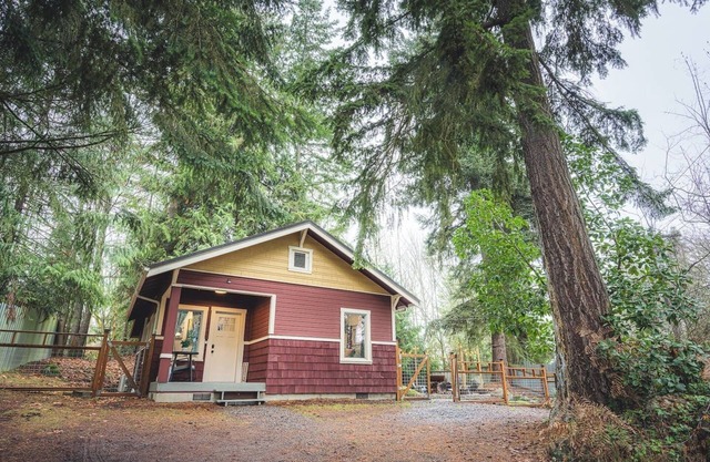 Cozy cabin on the Olympic Peninsula, W/Hot Tub