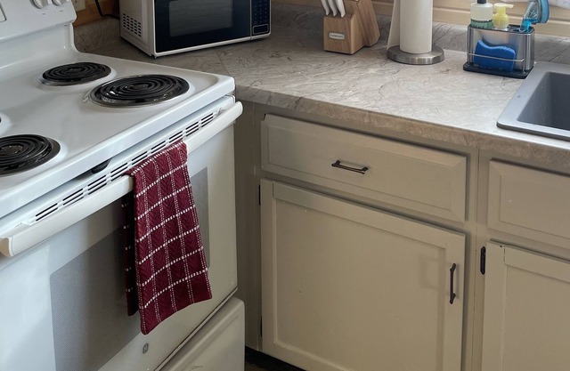 Cozy Cabin Style Home- Newly Remodeled!