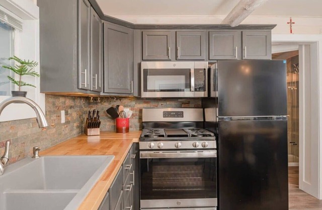 Cozy Cabin w/ Fireplace and Sauna