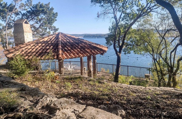 Cozy cabin with lake access
