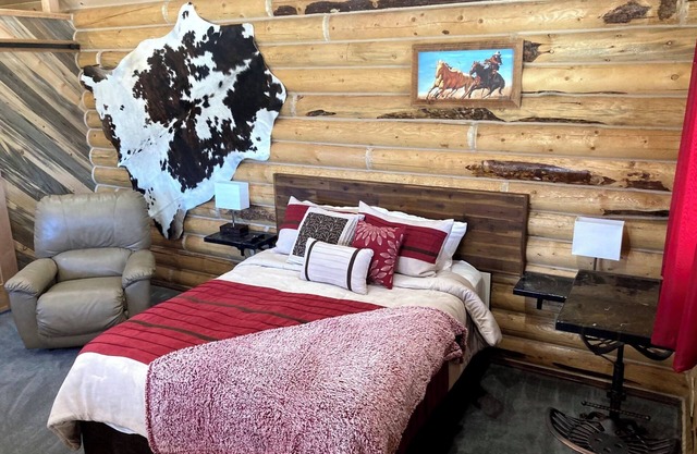 Cozy cabin with WiFi and AC in serene Fairview
