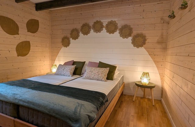 Cozy chalet with shared pool, wheelchair accessible