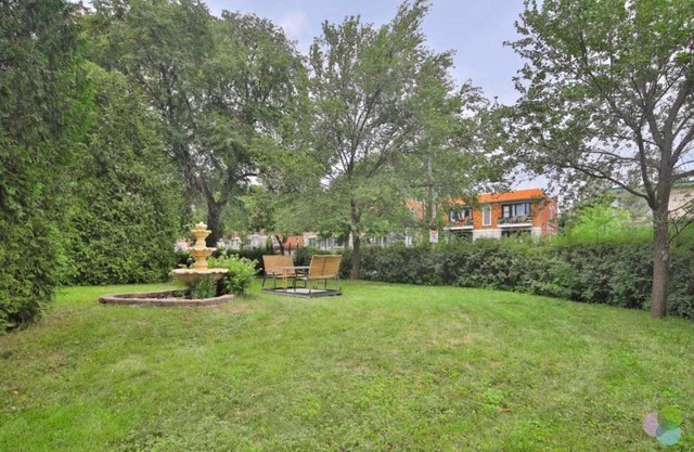 Cozy & Charming Montreal Apartment Next to Metro/Subway 2 Bedrooms + Garden